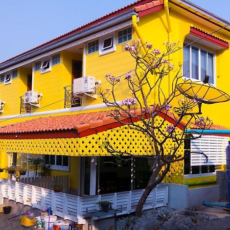Rak Ban Kerd House Hotel Ko Si Chang Room photo