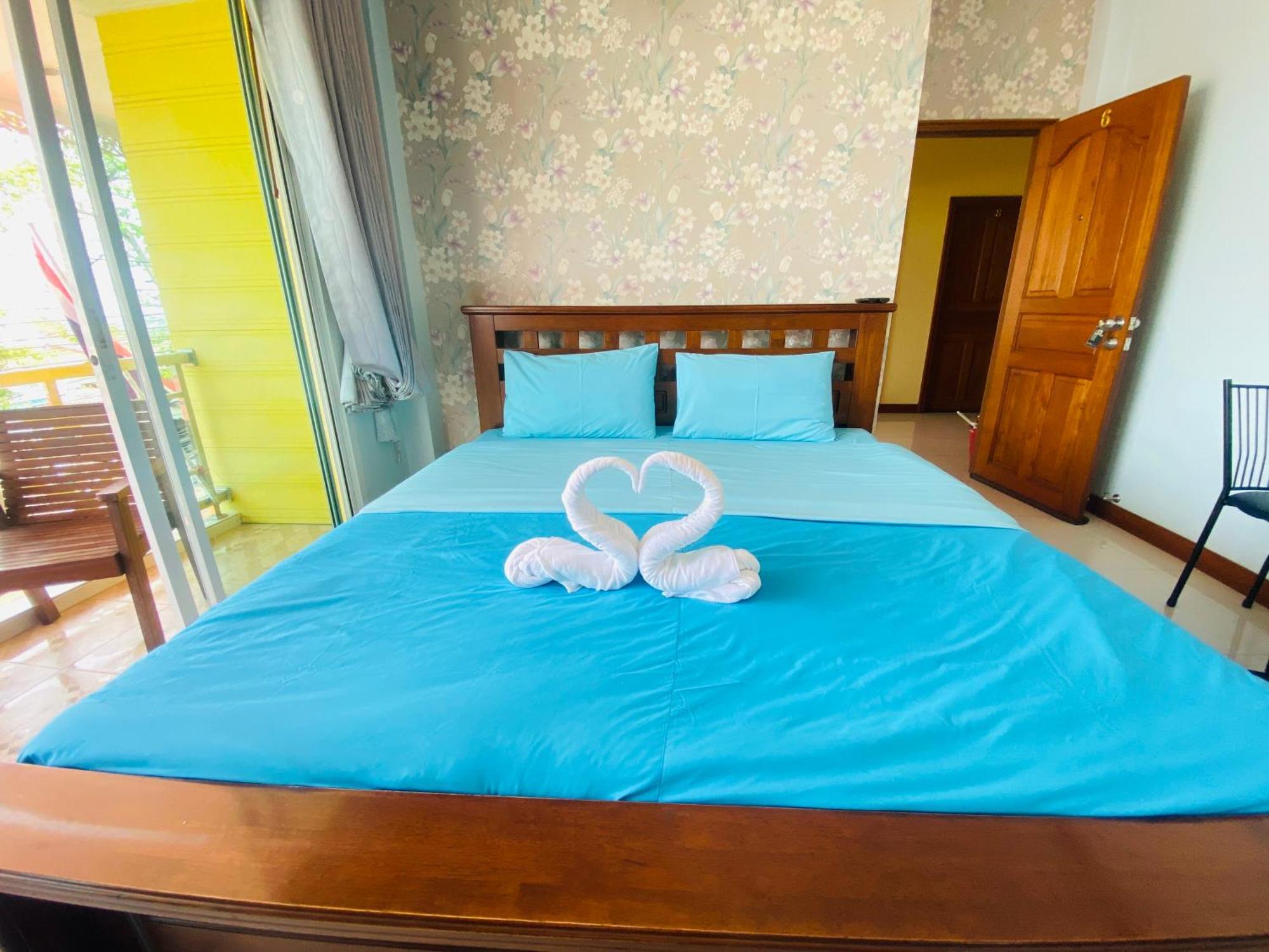 Rak Ban Kerd House Hotel Ko Si Chang Exterior photo