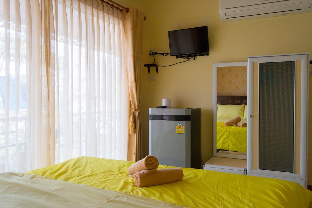 Rak Ban Kerd House Hotel Ko Si Chang Room photo