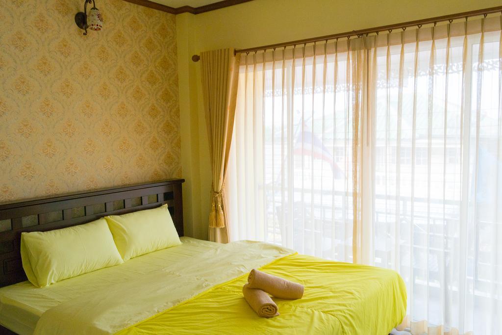 Rak Ban Kerd House Hotel Ko Si Chang Room photo